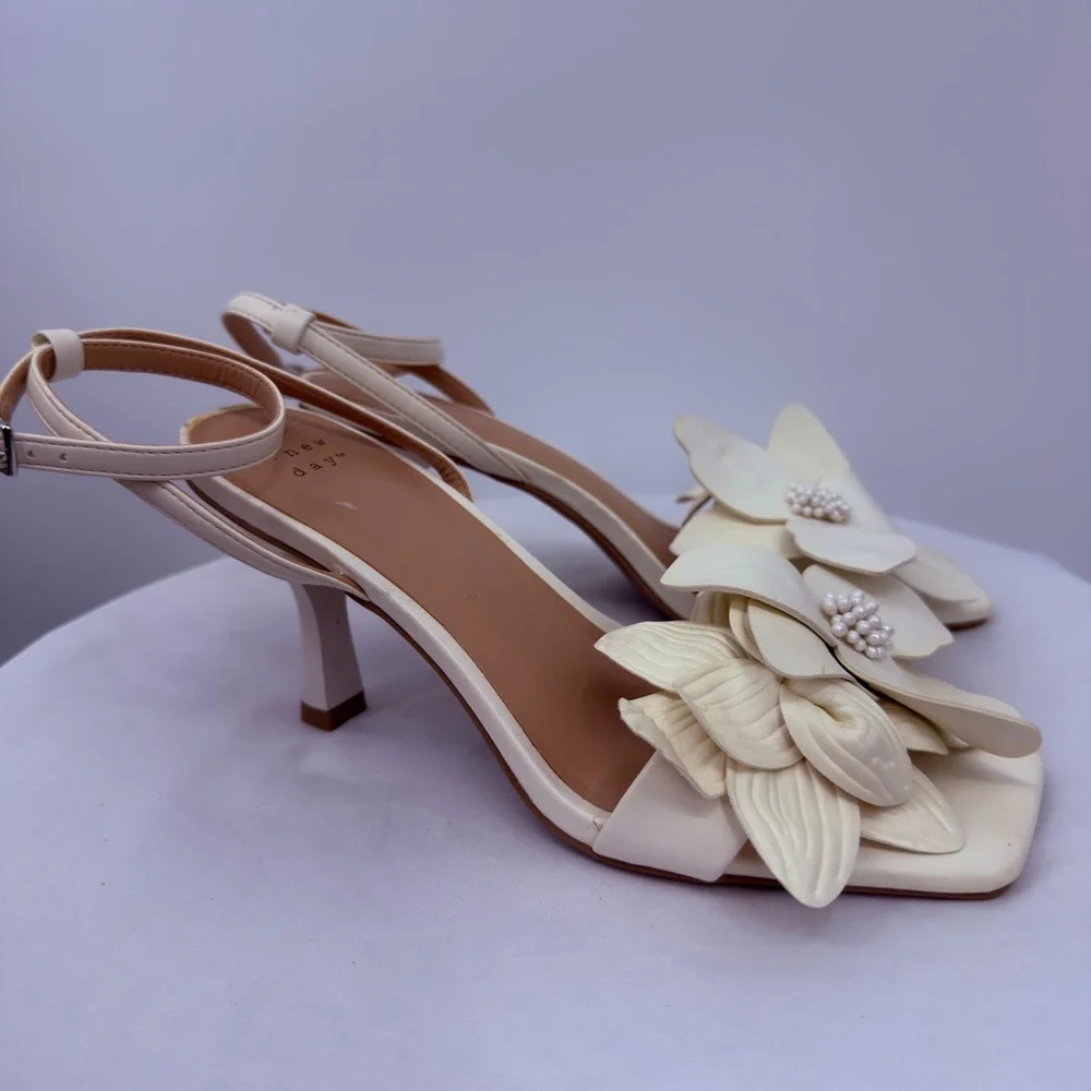 A New Day Ivory Floral Heels Size 6 Ankle Strap Dress Sandals - Picture 5 of 7